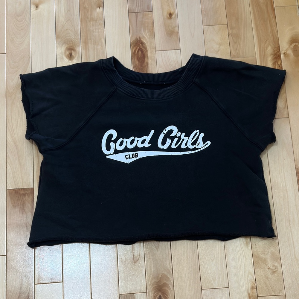 Thick cropped vintage black shirt